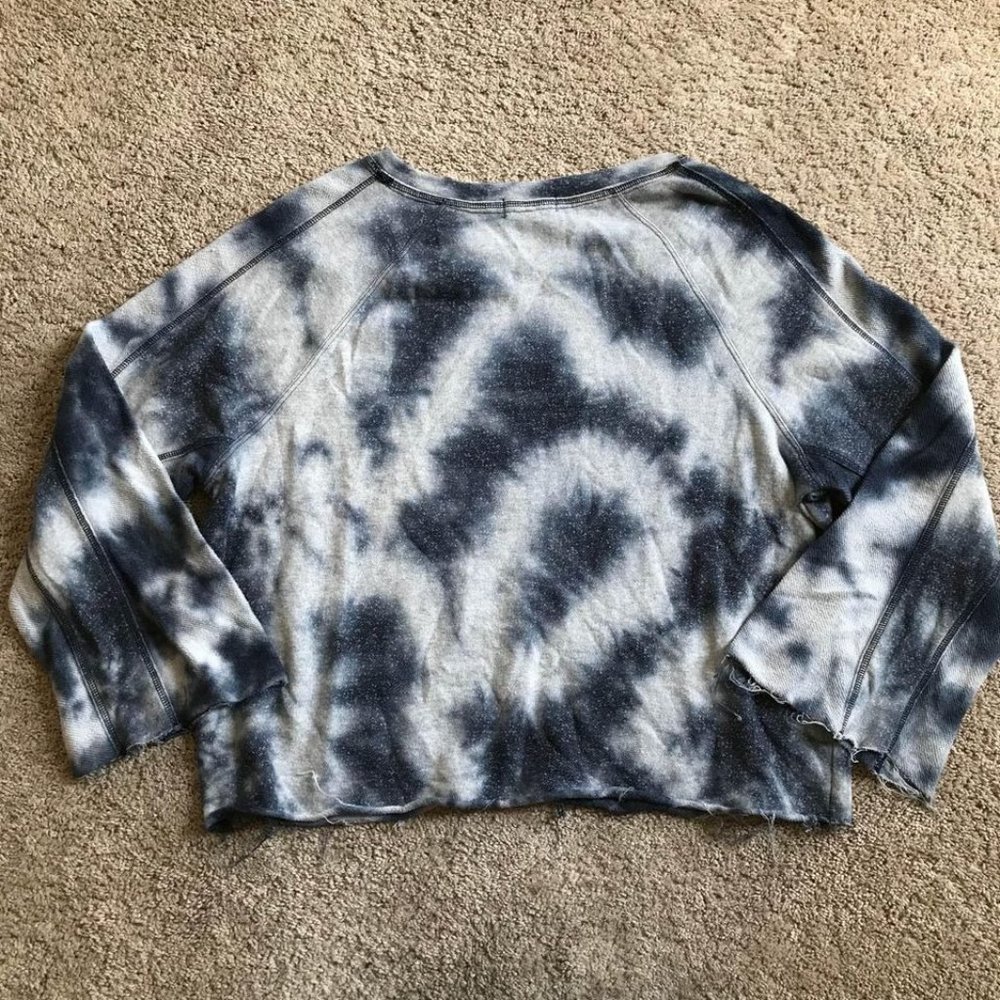 Altar’d State women’s large blue tye dye top - Picture 5 of 6